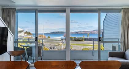 Modern two bedroom apartment, great location
