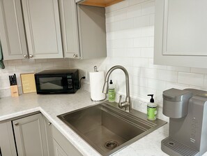 雪櫃、微波爐、焗爐、爐具