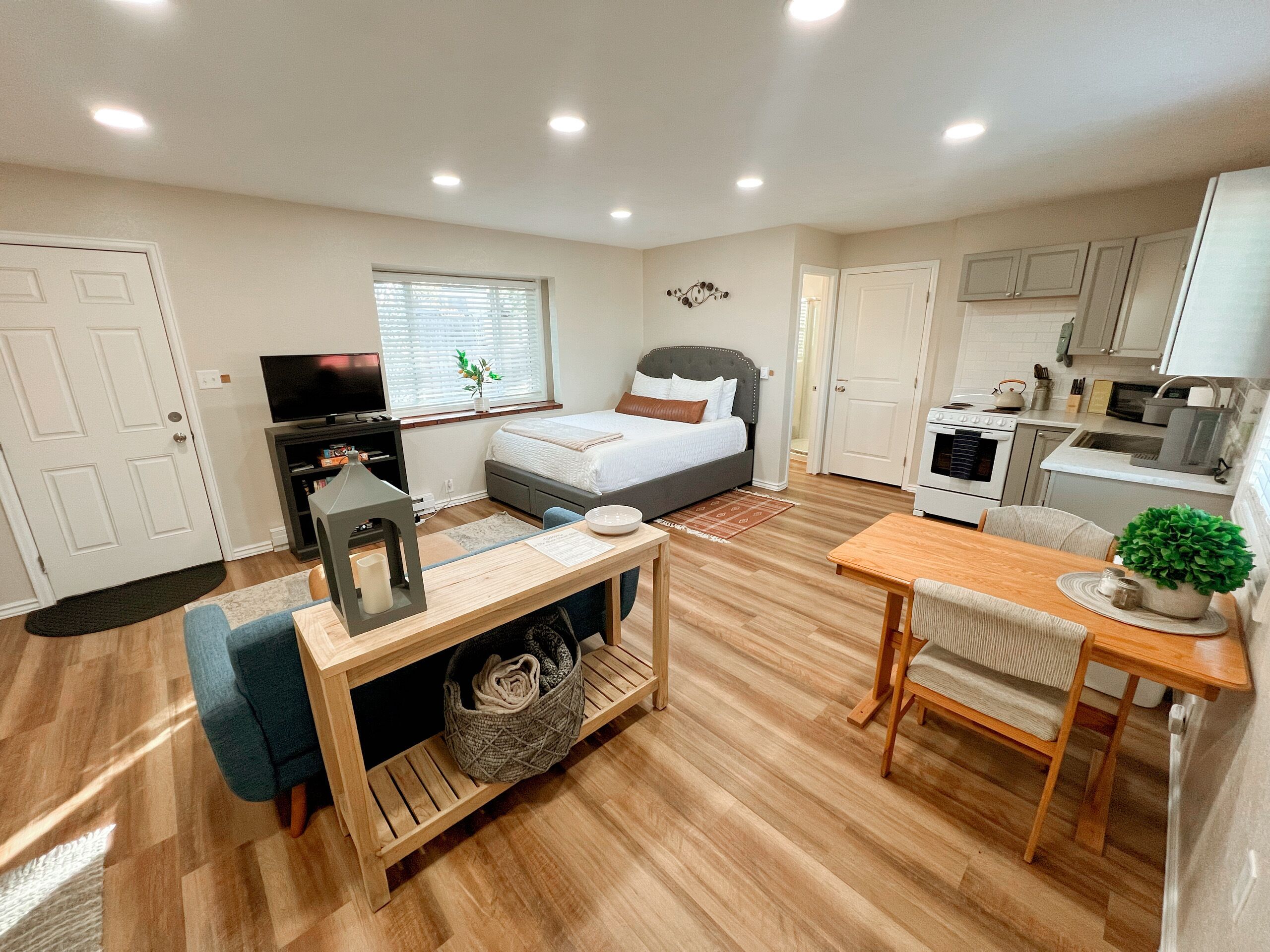 Desk, iron/ironing board, travel cot, free WiFi