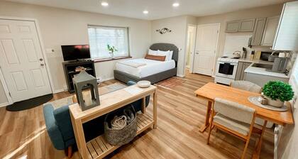 Charming Cabin• steps from the beloved Mountain View Cafe