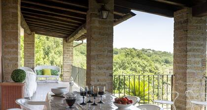 Stunning private villa for 14 guests with A/C, private pool, WIFI, TV, patio and pets allowed