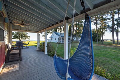 Charming Waterfront Farmhouse 10 minutes from Blackwater NWR - Pet Friendly