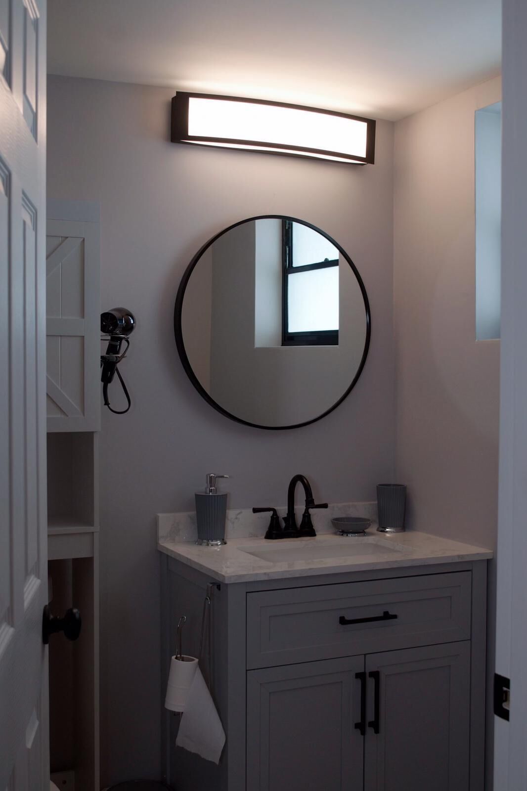 Bruser, hårtørrer, håndklæder, Toiletpapir