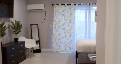 Luxurious Suite on w/ Pool in Freeport