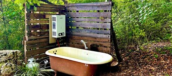 The Moonlight - Glamping with Golf Cart and Soaking Tub on Homestead