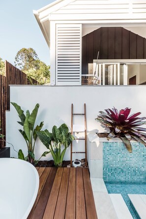 Property grounds - Exclusive use boutique luxury holiday residence with outdoor bath (Buderim)