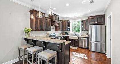 River House that Sleeps 12! Beautiful views and a large porch, private dock, perfect for families! Come Relax on the River!