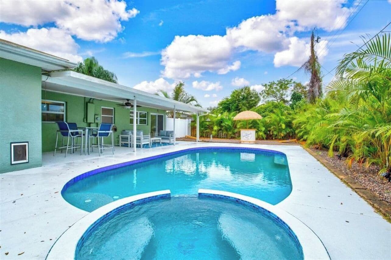 حمّام سباحة خارجي، حمّام سباحة مُدفَّأ