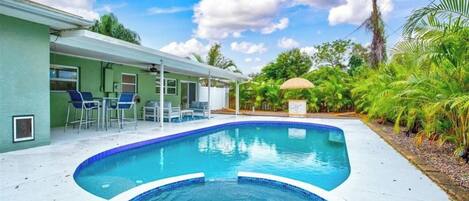 Outdoor pool, a heated pool