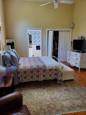 4 bedrooms, bed sheets