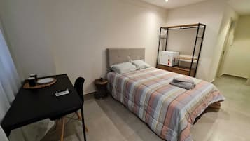 1 habitación, escritorio, wifi gratis y ropa de cama 