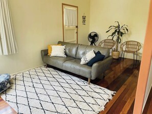 Smart TV - The Beach Shack Family + Pet friendly (Coolum Beach)