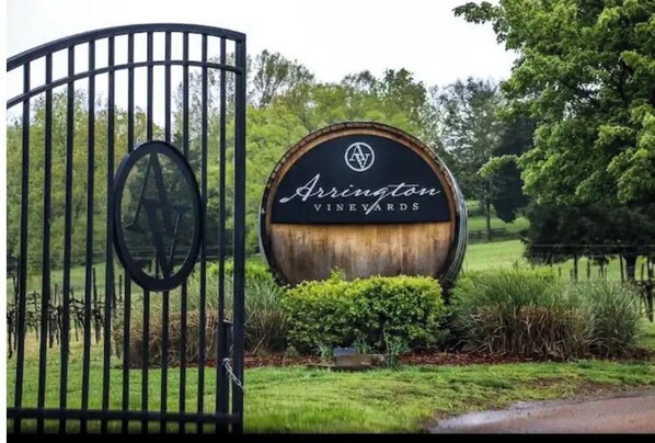 تفاصيل الفندق من الخارج