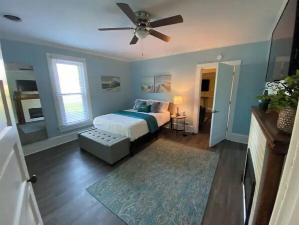 3 bedrooms, desk, iron/ironing board, travel crib