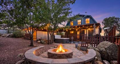 Cozy Boulder Cabin • Close to downtown • Hot Tub • BBQ Grill • Firepit