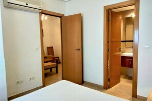 2 slaapkamers, een strijkplank/strijkijzer, wifi