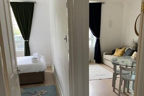 1 bedroom, iron/ironing board, WiFi, bed sheets - Lovely 1-Bed Apartment in London - view of Shard (London)