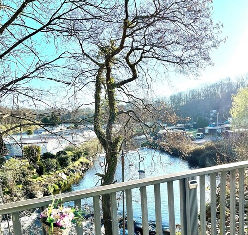 Inviting 2-Bed Chalet in Caernarfon