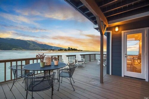 Bolinas Beach Home - Over the water with spectacular views