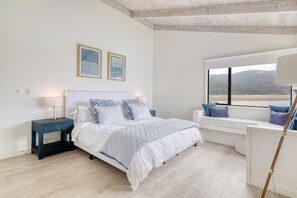 3 bedrooms, desk, travel cot, free WiFi