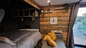 1 bedroom, Egyptian cotton sheets, iron/ironing board, WiFi