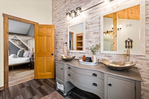 Farmhouse Retreat*Great View*Hot Tub*Wineries