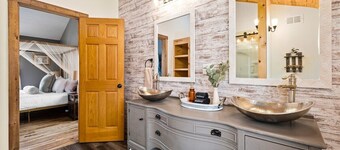 Farmhouse Retreat*Great View*Hot Tub*Wineries