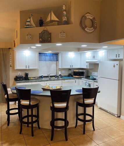 Cozy, Clean, Convenient With A Beach Feel