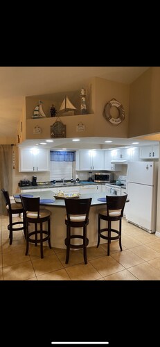 Cozy, Clean, Convenient With A Beach Feel