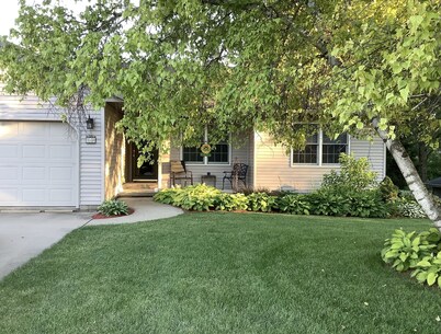 The Farmhouse- country charm, room for family visiting, relaxing, or gathering 