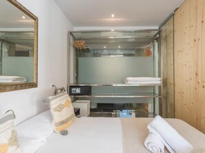 1 chambre, coffres-forts dans les chambres, fer et planche Ă repasser