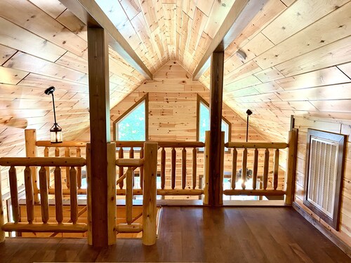 Black Bear Retreat • 2Bed 2Bath Cabin • Near Bike Trail