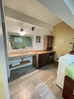 Exclusive Studio Suite | Minibar, WiFi, bed sheets - Suites Cardón (Oaxaca)