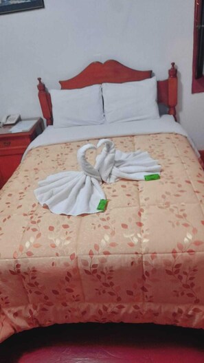 Phòng đôi, 1 giường cỡ queen | Phòng cách âm, truy cập Internet không dây miễn phí, bộ tr��ải giường 