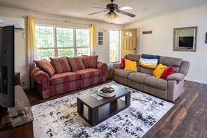 Smart TV, fireplace, ping pong, books