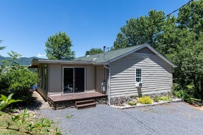 Exterior - Countryside Mountain house with awesome views (Clyde)