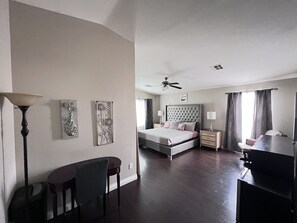 4 bedrooms, desk, iron/ironing board, travel crib - Beautiful house with pool and bbq/ area, fire pit. (Las Vegas)