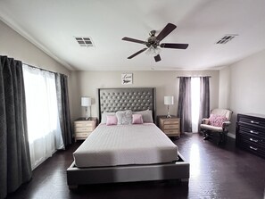 4 bedrooms, desk, iron/ironing board, travel crib - Beautiful house with pool and bbq/ area, fire pit.  (Las Vegas)