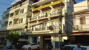 A multi-story building with a sign for "VENTIANE GARDEN BOUTIQUE HOTEL". - Vientiane Garden Villa Hotel (Vientiane)