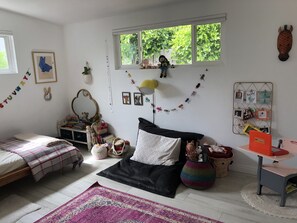 4 bedrooms, desk, free WiFi, bed sheets