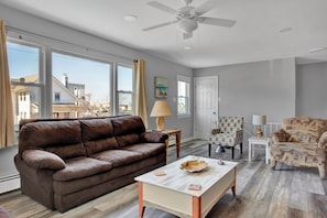 TV - 🏖 Beautiful Bay View Condo “Close To Beach” 🏖 (Ventnor City)