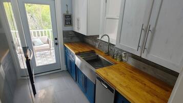 冰箱、微波炉、烤箱、炉灶