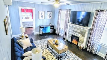 TV connectée, cheminée, chaßne hi-fi