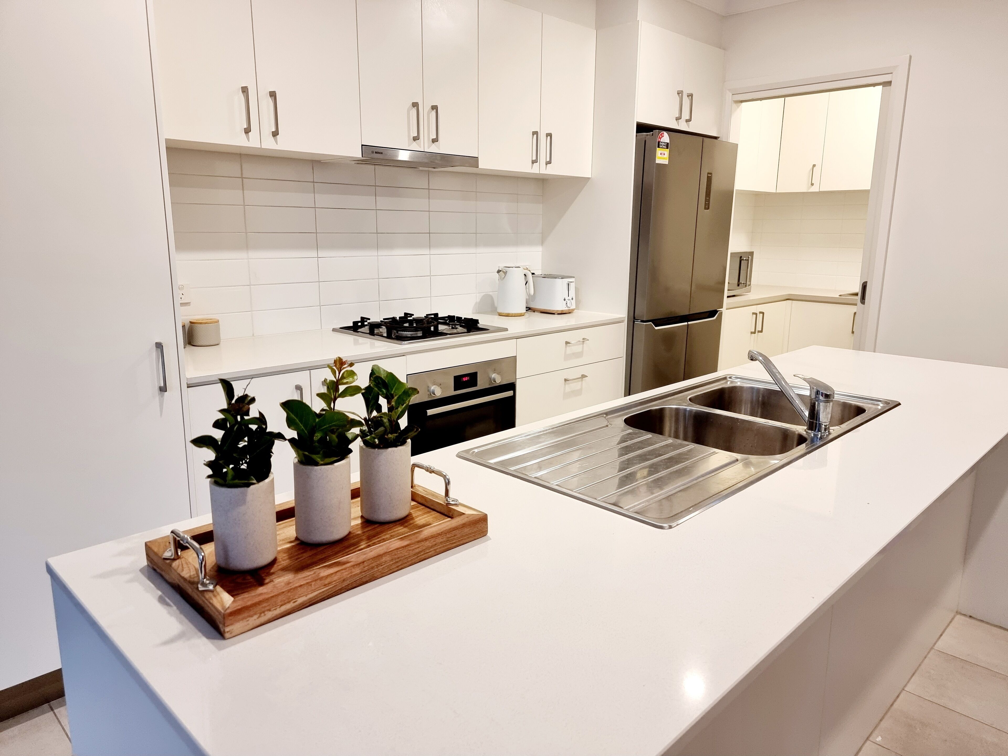 Frigorífic, microones, forn i placa de cuina 