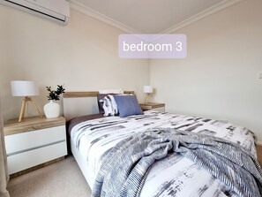 4 bedrooms, iron/ironing board, free WiFi, bed sheets
