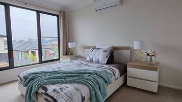 3 bedrooms, iron/ironing board, free WiFi, bed sheets