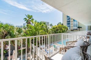 Property grounds - Waterside #16, Free Parking, Walk to Beaches, Pool, WiFi (Clearwater Beach)