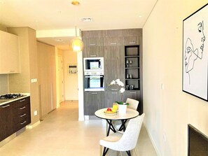 Huoneisto (0 Bedroom) | Yksityinen keittonurkkaus | Mikroaaltouuni, leivänpaahdin, keittoastiat/astiat/ruokailuvälineet