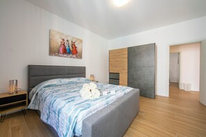 ํจ๋ฐ๋ฆฌ ์ํํธ, ์นจ์ค 2๊ฐ (Boutique Apartment 8) | 2 ๊ฐ์ ์นจ์ค, ๋
ธํธ๋ถ ์์
๊ณต๊ฐ, ๋ค๋ฆฌ๋ฏธ/๋ค๋ฆฌ๋ฏธํ, ๋ฌด๋ฃ WiFi