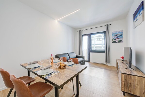 ํจ๋ฐ๋ฆฌ ์ํํธ, ์นจ์ค 2๊ฐ (Boutique Apartment 8) | ๋ค์ด๋